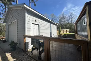 939 Whisperwood Dr, Onalaska, TX 77360 - Photo 9