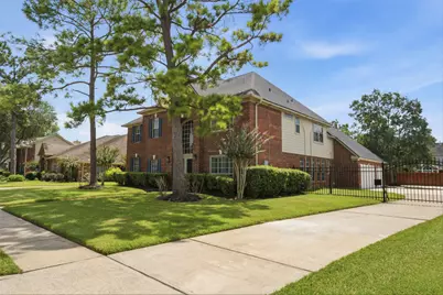 1305 Wilderness Pines Drive, Friendswood, TX 77546 - Photo 3