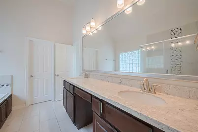 10004 Spring Shadows Park Circle, Houston, TX 77080 - Photo 43