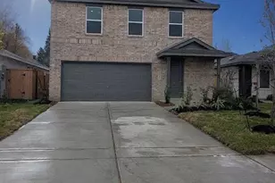 9015 Rose Pelican Ln, Baytown, TX 77521 - Photo 1