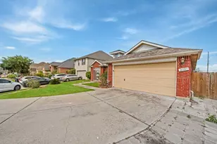 8131 Golden Trace Ct, Houston, TX 77083 - Photo 3