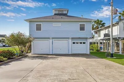 1007 Tiki Drive, Tiki Island, TX 77554 - Photo 1