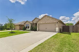 3919 Hawaiian Ct, Baytown, TX 77521 - Photo 3