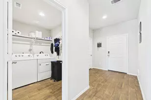 3919 Hawaiian Ct, Baytown, TX 77521 - Photo 5