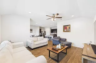 3919 Hawaiian Ct, Baytown, TX 77521 - Photo 15