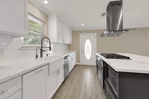 9206 W Sterling Dr, Pearland, TX 77584 - Photo 9