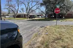 100 Post Oak Ln, Elgin, TX 78621 - Photo 5