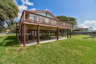 2116 W Bayshore Dr, Palacios, TX 77465 - Photo 43