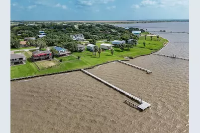 2116 W Bayshore Drive, Palacios, TX 77465 - Photo 3