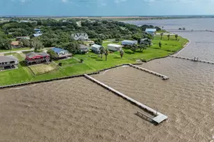 2116 W Bayshore Dr, Palacios, TX 77465 - Photo 3