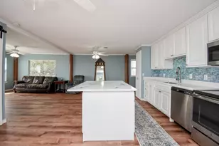 2116 W Bayshore Dr, Palacios, TX 77465 - Photo 23