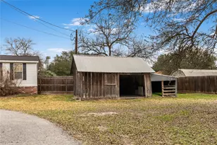 1005 Baumgarten, Schulenburg, TX 78956 - Photo 3