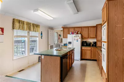 1005 Baumgarten, Schulenburg, TX 78956 - Photo 7