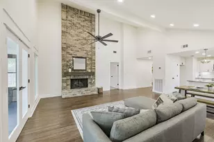 416 Rolling Hills Dr, Panorama Village, TX 77304 - Photo 11