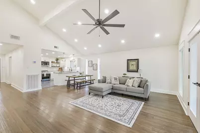 416 Rolling Hills Drive, Panorama Village, TX 77304 - Photo 9