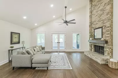 416 Rolling Hills Drive, Panorama Village, TX 77304 - Photo 7