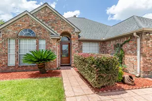 7856 Buttercup Ln, Beaumont, TX 77713 - Photo 3