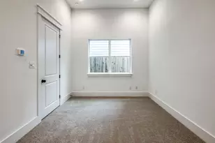 948 Fisher St, Houston, TX 77018 - Photo 9