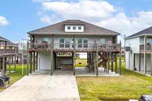 972 Bahama Dr, Crystal Beach, TX 77650 - Photo 1