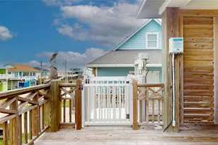 972 Bahama Dr, Crystal Beach, TX 77650 - Photo 7