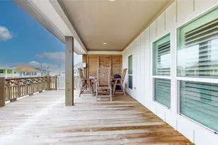 972 Bahama Dr, Crystal Beach, TX 77650 - Photo 9