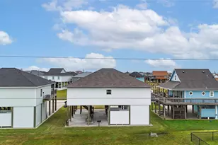 972 Bahama Dr, Crystal Beach, TX 77650 - Photo 3