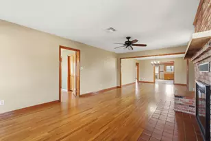 10615 Brinwood Dr, Houston, TX 77043 - Photo 9