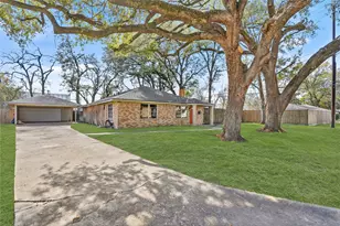 10615 Brinwood Dr, Houston, TX 77043 - Photo 1