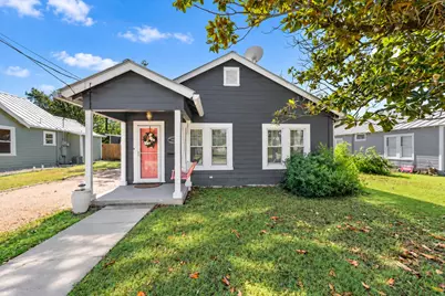 605 N Robinson Avenue, Kerrville, TX 78028 - Photo 1