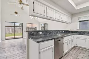 11306 Bayou Pl Ln, Houston, TX 77099 - Photo 7