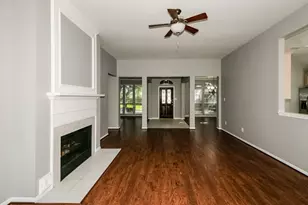 1107 Ellcreek Ct, Sugar Land, TX 77479 - Photo 5