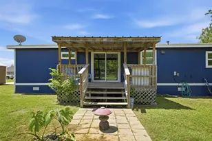 704 Riley St, Rockdale, TX 76567 - Photo 15