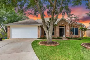 8823 Saratoga Dr, Sugar Land, TX 77479 - Photo 1