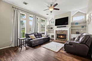 115 Island Breeze Cir, League City, TX 77573 - Photo 13