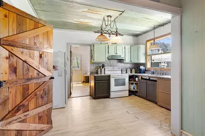 101 W Planters Street, San Augustine, TX 75972 - Photo 9