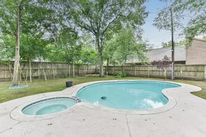 12431 Broken Bough Drive, Houston, TX 77024 - Photo 39