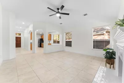 135 S Hollylaurel Circle, The Woodlands, TX 77382 - Photo 9