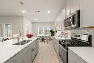 2527 Gray Gale Ct, Baytown, TX 77523 - Photo 9