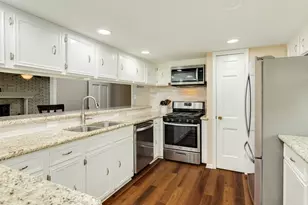 102 Buttercup St, Lake Jackson, TX 77566 - Photo 11