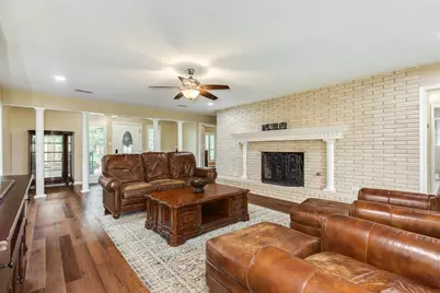 102 Buttercup Street, Lake Jackson, TX 77566 - Photo 7