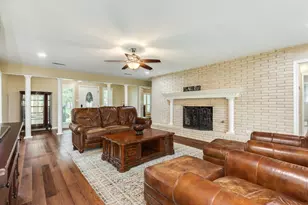 102 Buttercup St, Lake Jackson, TX 77566 - Photo 7