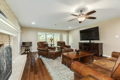 102 Buttercup Street, Lake Jackson, TX 77566 - Photo 5