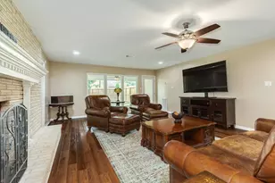 102 Buttercup St, Lake Jackson, TX 77566 - Photo 5