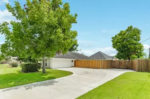 102 Buttercup St, Lake Jackson, TX 77566 - Photo 25