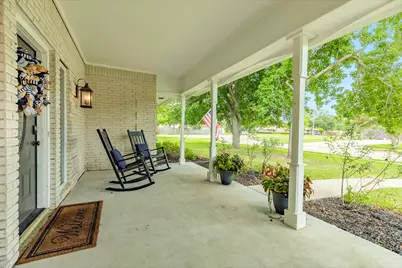102 Buttercup Street, Lake Jackson, TX 77566 - Photo 3