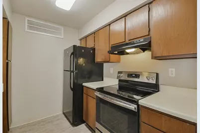 12905 Woodforest Bl #704, Houston, TX 77015 - Photo 9