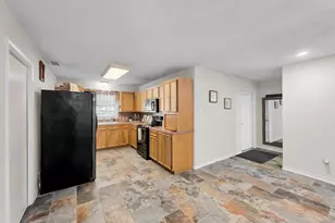 970 Evergreen Ln, Beaumont, TX 77706 - Photo 7