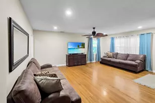 970 Evergreen Ln, Beaumont, TX 77706 - Photo 3
