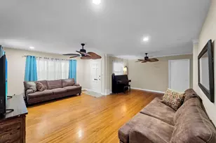 970 Evergreen Ln, Beaumont, TX 77706 - Photo 5