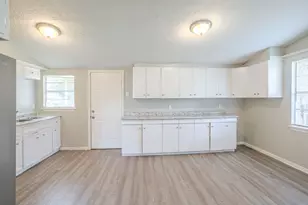 7828 Homewood Ln, Houston, TX 77028 - Photo 11